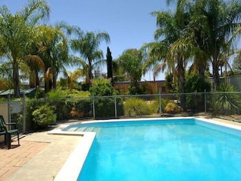 Renmark Motor Inn Motel - New South Wales Tourism  5