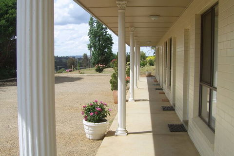 Golden Chain Garden Motor Inn - New South Wales Tourism  6