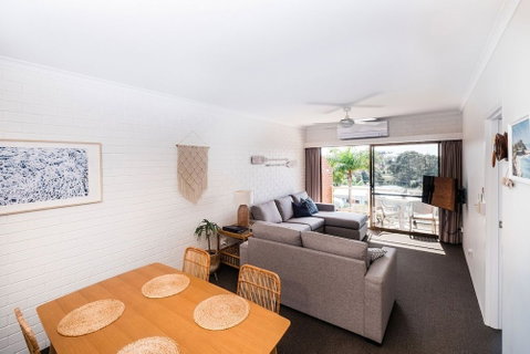 Mollymook Seascape Motel & Apartments - New South Wales Tourism  6