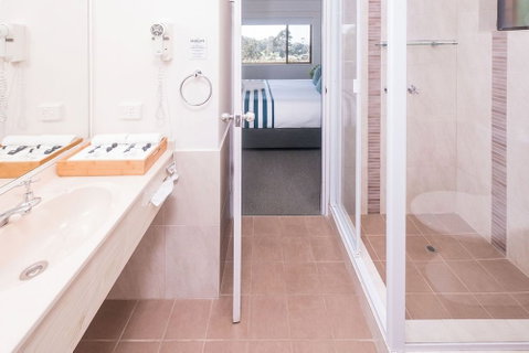 Mollymook Seascape Motel & Apartments - New South Wales Tourism  2