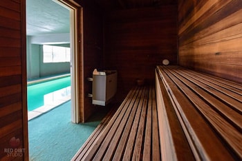Attunga Alpine Lodge And Apartments - New South Wales Tourism  3