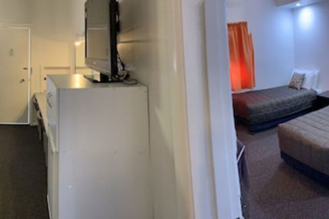 Orana Windmill Motel - New South Wales Tourism  5