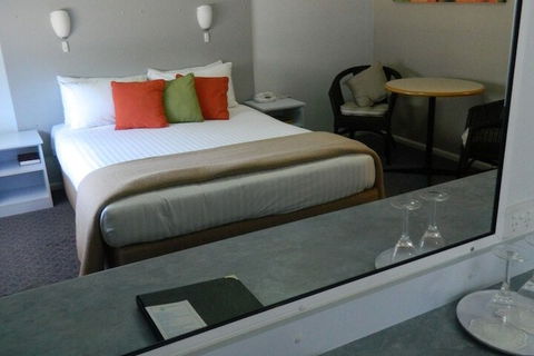 Orana Windmill Motel - New South Wales Tourism  7