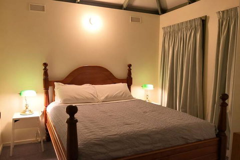 Kalimna Woods Cottages - New South Wales Tourism  6