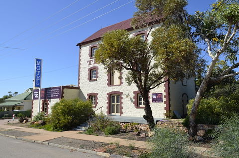 Flinders Ranges Motel - New South Wales Tourism  5