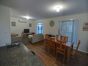 DBJ Holiday Units - New South Wales Tourism  2