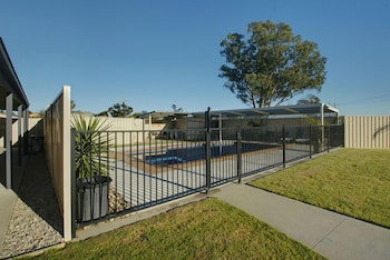 DBJ Holiday Units - New South Wales Tourism  0