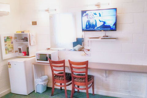 A & A Lodge Motel Emerald - New South Wales Tourism  6