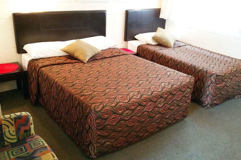 A & A Lodge Motel Emerald - New South Wales Tourism  7