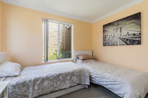 Ocean Keys Cottage - New South Wales Tourism  6