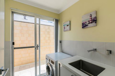 Ocean Keys Cottage - New South Wales Tourism  5