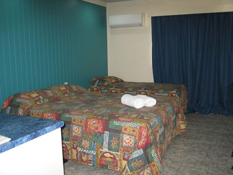 Emu Park Motel - New South Wales Tourism  5