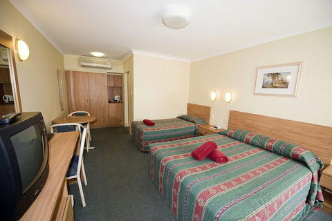 Colonial Court Motor Inn - New South Wales Tourism  6