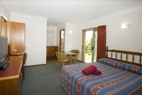 Colonial Court Motor Inn - New South Wales Tourism  7