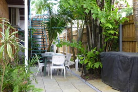Airlie Court Units - New South Wales Tourism  5