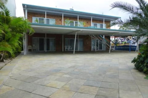 Airlie Court Units - New South Wales Tourism  1