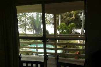 Beachside Holiday Units - New South Wales Tourism  3