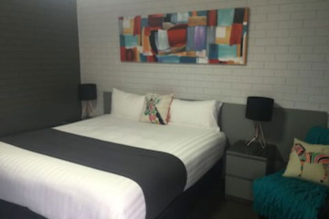 Blue Violet Motor Inn - New South Wales Tourism  0