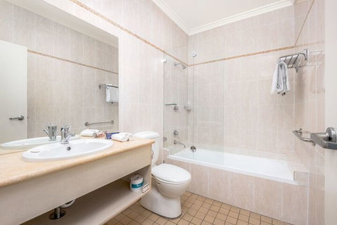 Hawkesbury Race Club Motel - New South Wales Tourism  5
