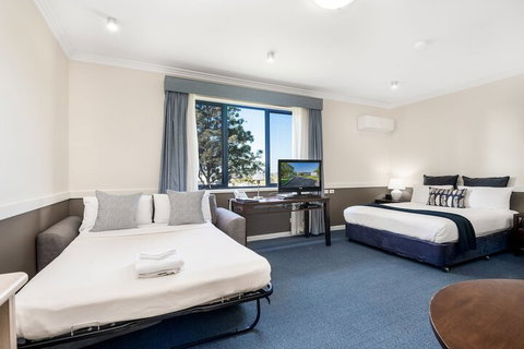 Hawkesbury Race Club Motel - New South Wales Tourism  6