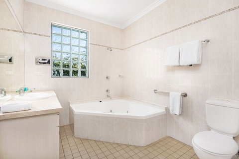 Hawkesbury Race Club Motel - New South Wales Tourism  7