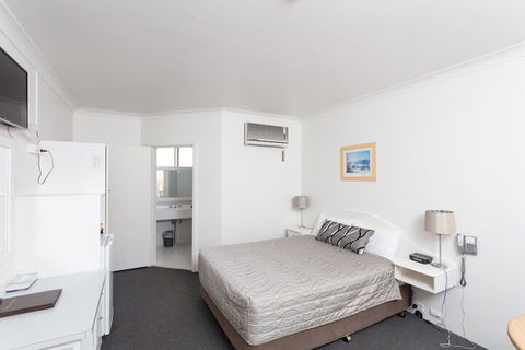 Engadine Motor Inn - New South Wales Tourism  6