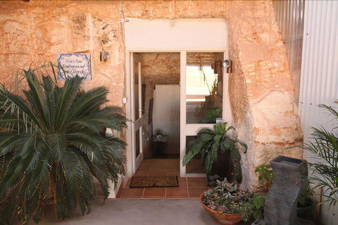 Underground Bed And Breakfast - New South Wales Tourism  1