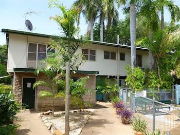Palm Court Budget Motel Hostel/Backpackers - New South Wales Tourism  6