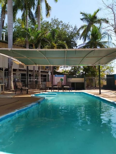 Palm Court Budget Motel Hostel/Backpackers - New South Wales Tourism  0