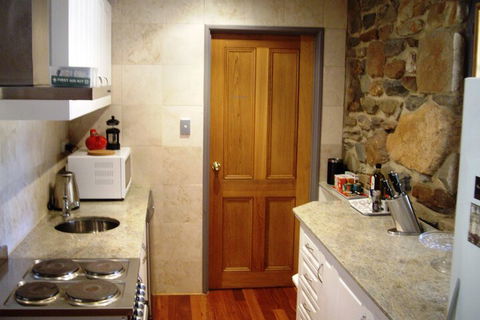 1860 Wine Country Cottages - New South Wales Tourism  6