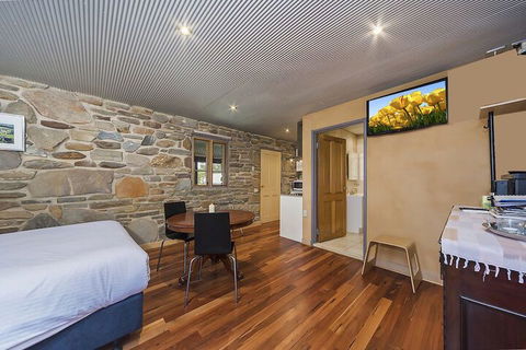 1860 Wine Country Cottages - New South Wales Tourism  2