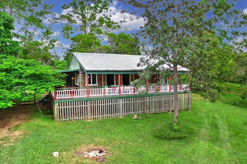 Avalon Noosa Farm Cottages - New South Wales Tourism  1