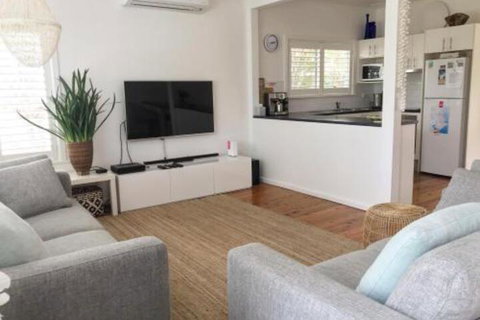 The Seaside Beachhouse Mollymook - New South Wales Tourism  5