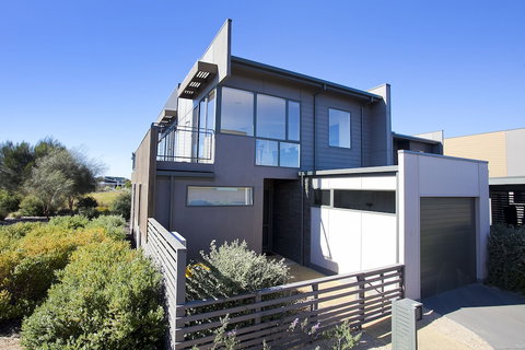 Beach & Golf Stays Torquay - New South Wales Tourism  4