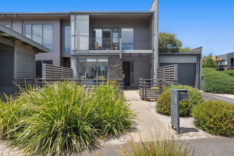 Beach & Golf Stays Torquay - New South Wales Tourism  1