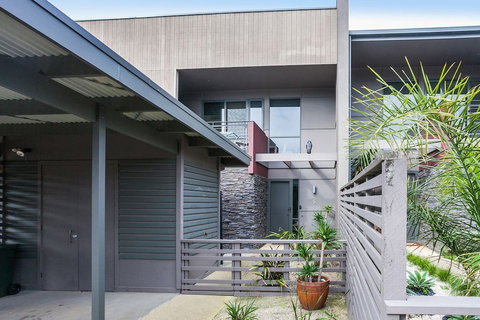 Beach & Golf Stays Torquay - New South Wales Tourism  2