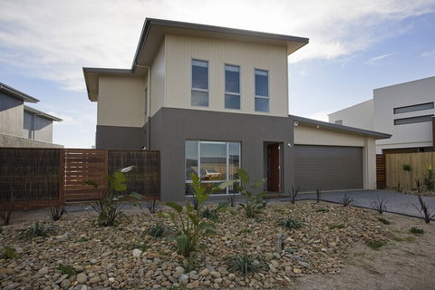 Beach & Golf Stays Torquay - New South Wales Tourism  5