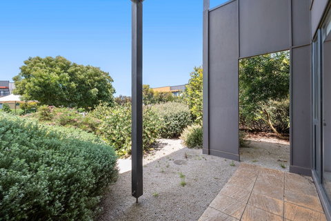 Beach & Golf Stays Torquay - New South Wales Tourism  0