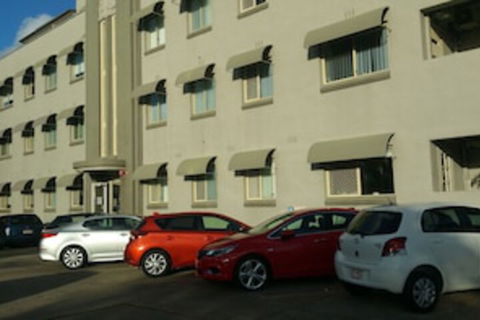 Hampton Court Apartments - New South Wales Tourism  0