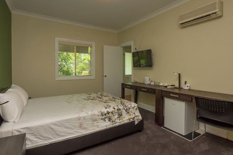 Hampton Court Apartments - New South Wales Tourism  5