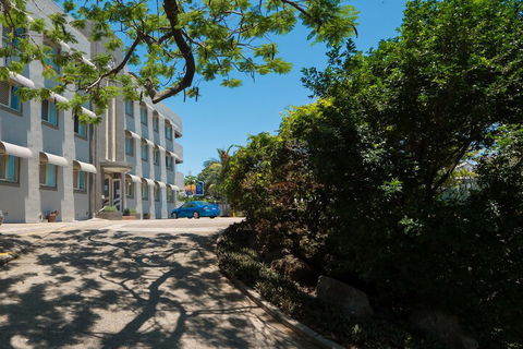 Hampton Court Apartments - New South Wales Tourism  3