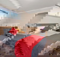 Quality Hotel Bayswater - New South Wales Tourism 