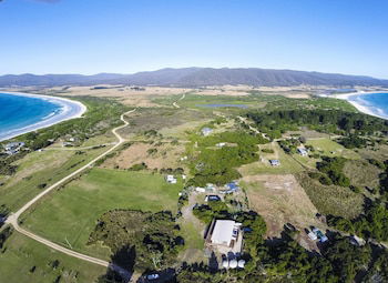 Seymour Waves - New South Wales Tourism  0