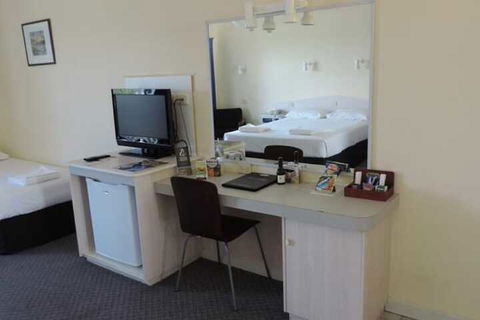 Comfort Inn The Lakes - New South Wales Tourism  4