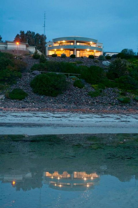 Cliff House Beachfront Villas - New South Wales Tourism  6