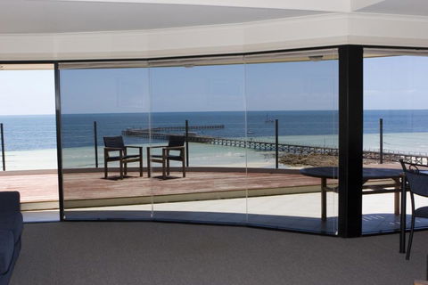 Cliff House Beachfront Villas - New South Wales Tourism  5