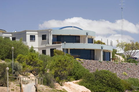 Cliff House Beachfront Villas - New South Wales Tourism  2