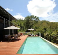 Phoenix Eumundi Bed  Breakfast