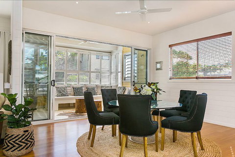 Byron Bathers - New South Wales Tourism  7