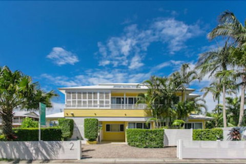 Byron Bathers - New South Wales Tourism  0